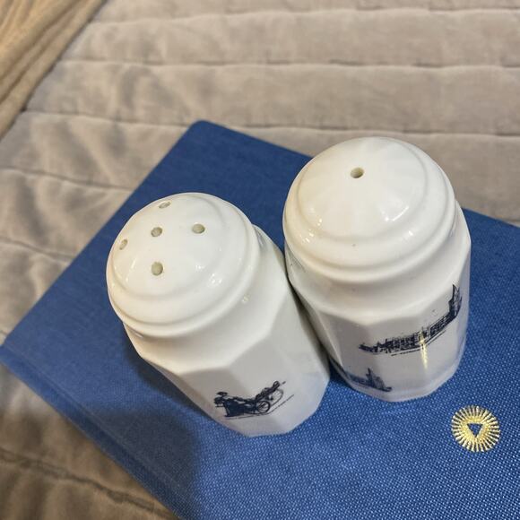 Shannonbridge Potteries Ireland Molly Malone St Patrick’s Salt Pepper Shakers - Picture 2 of 8